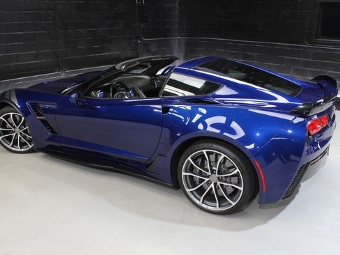 Used 2018 Chevrolet Corvette Grand Sport w/3LT image 11