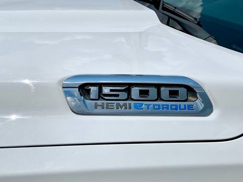 Used 2024 RAM 1500 Laramie AWD/4WD image 10
