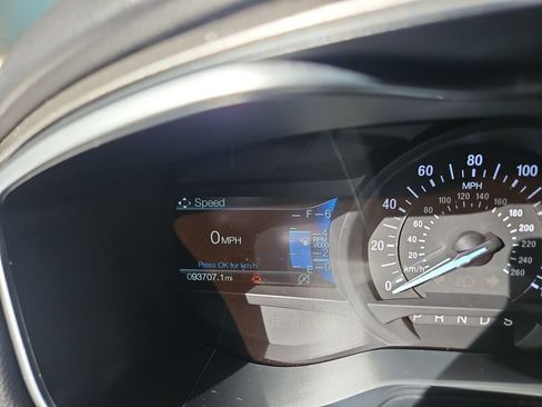 Used 2019 Ford Fusion SE image 16