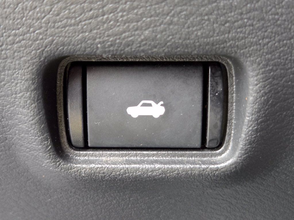 Used 2024 Nissan Sentra SV FWD image 9
