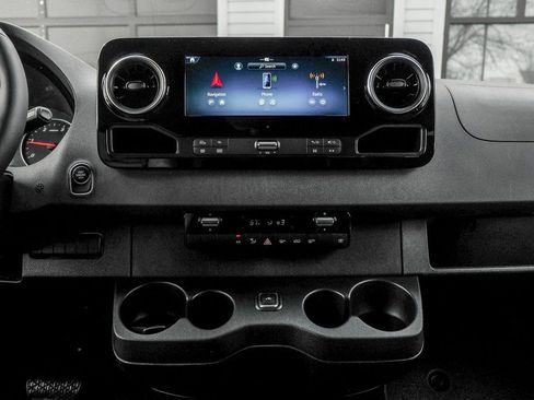 Used 2025 Mercedes-Benz Sprinter 2500 image 21