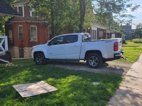 Used 2019 Chevrolet Colorado Z71 AWD/4WD image 2