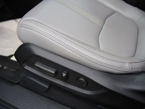 Used 2025 Honda Pilot EX-L image 14
