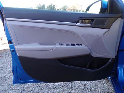 Used 2017 Hyundai Elantra SE image 13