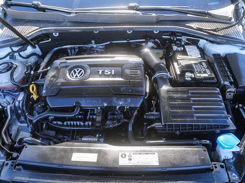 Used 2018 Volkswagen GTI SE image 23