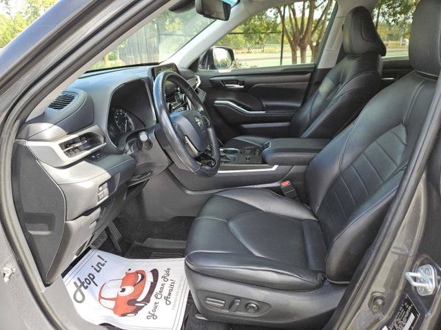 Used 2020 Toyota Highlander XLE FWD image 13