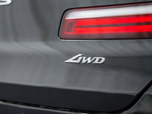 Used 2025 Genesis GV80 2.5T Prestige image 9