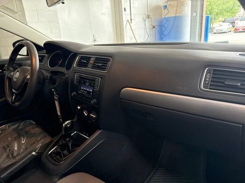 Used 2017 Volkswagen Jetta S FWD image 28