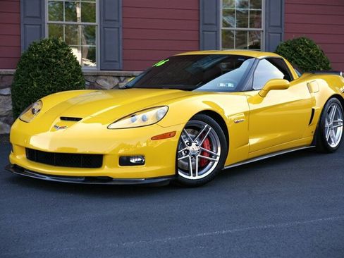Used 2006 Chevrolet Corvette Z06 w/ Preferred Equipment Group RWD image 1