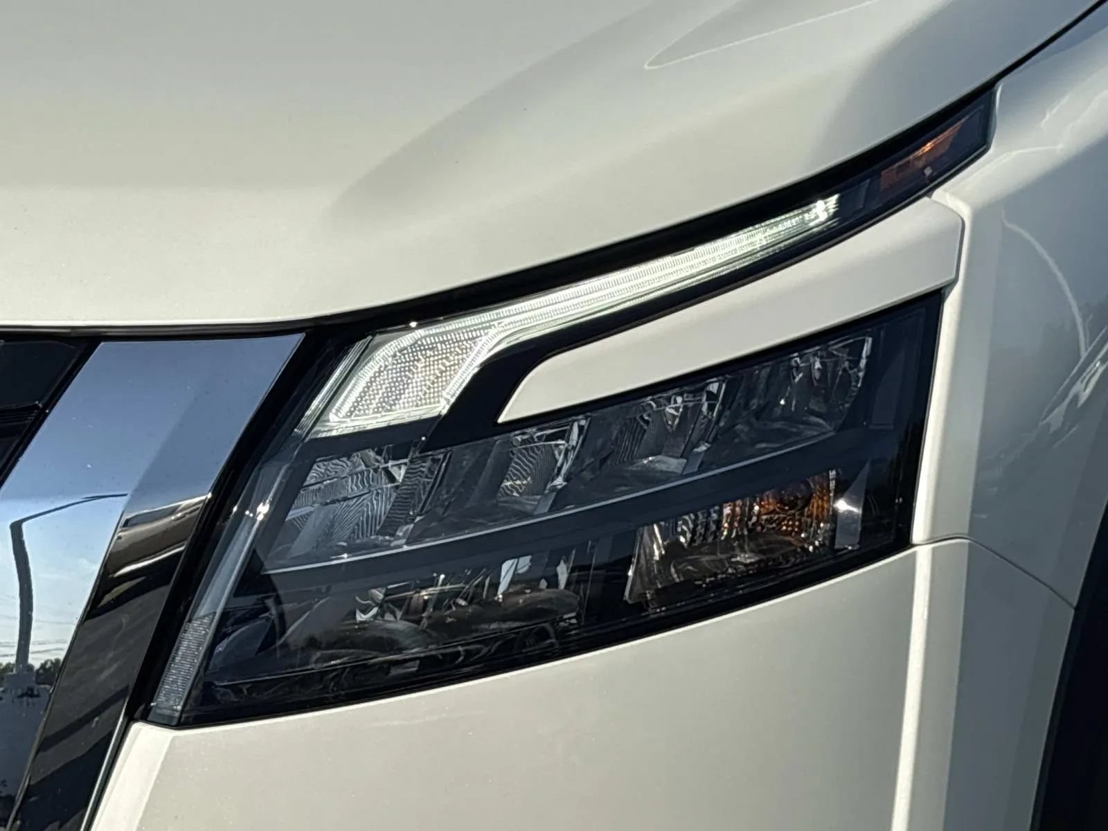 Used 2024 Nissan Pathfinder SV FWD image 9