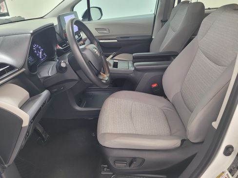 Used 2022 Toyota Sienna LE FWD image 17