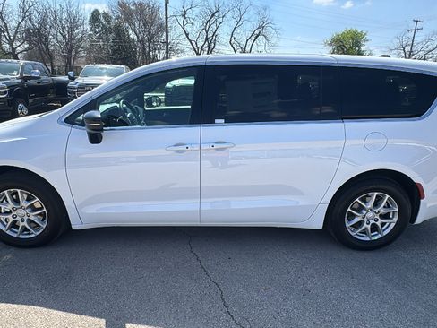 New 2026 Chrysler Voyager LX image 8