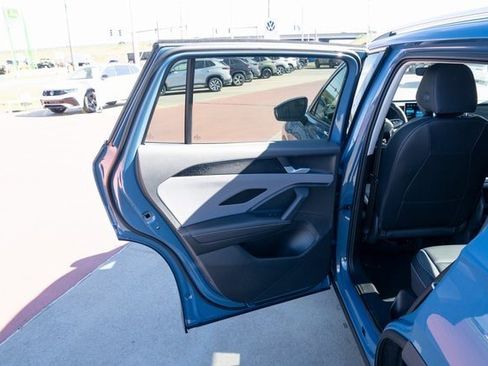 New 2026 Volkswagen Tiguan SE image 12