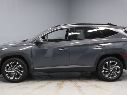 Certified 2025 Hyundai Tucson Limited AWD/4WD image 12