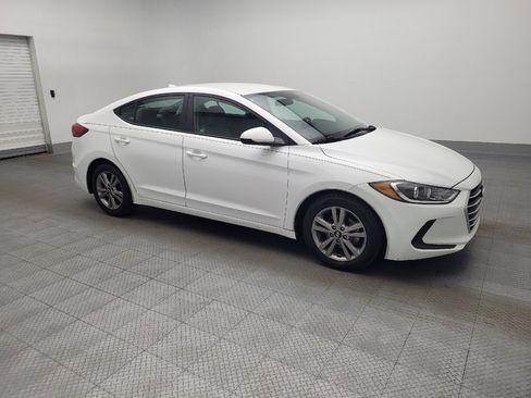 Used 2017 Hyundai Elantra SE image 11