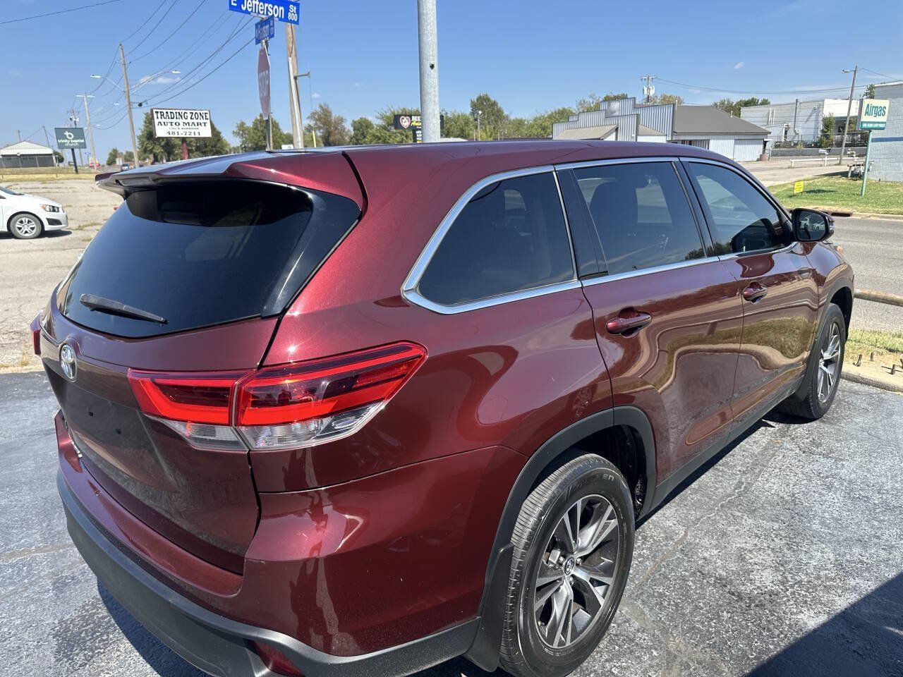 Used 2019 Toyota Highlander LE FWD image 7