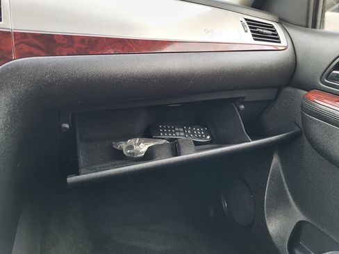 Used 2011 Cadillac Escalade ESV Luxury image 20