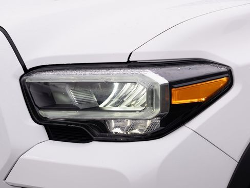 Used 2021 Toyota Tacoma TRD Off-Road image 21