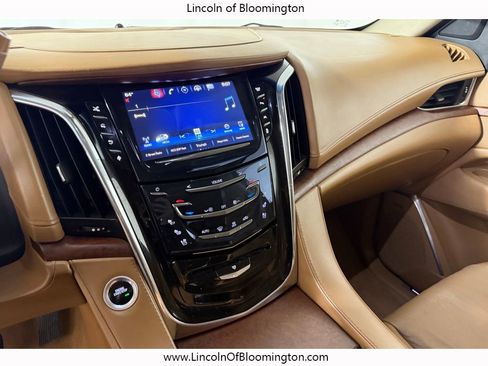 Used 2016 Cadillac Escalade ESV Platinum AWD/4WD image 29