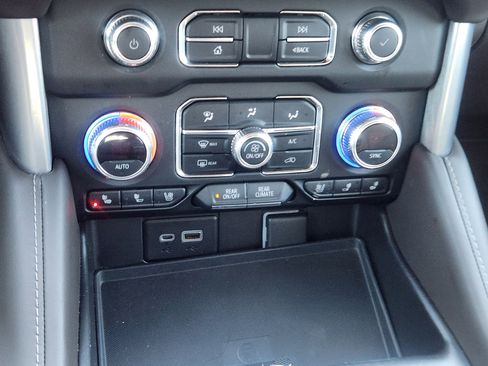 Certified 2022 GMC Yukon SLT w/ SLT Luxury Package image 19