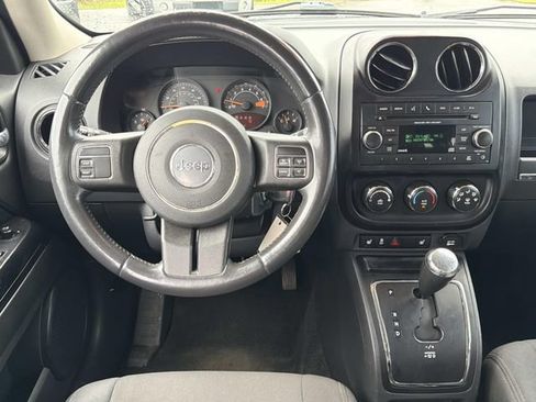 Used 2014 Jeep Patriot Latitude FWD image 18