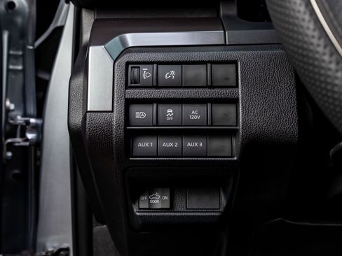 Used 2025 Toyota Tacoma TRD Off-Road image 21