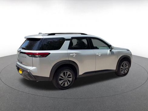 Used 2025 Nissan Pathfinder SV FWD image 14