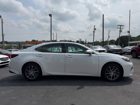 Used 2016 Lexus ES 350 w/ Premium Package w/Wood Trim FWD image 4