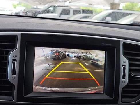 Used 2017 Kia Sportage EX image 12