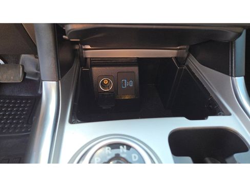 Used 2024 Ford Explorer Limited w/ Limited Technology Package RWD image 33
