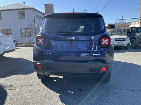 Used 2017 Jeep Renegade Latitude w/ Cold Weather Group image 6