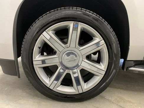 Used 2016 Cadillac Escalade Luxury image 23