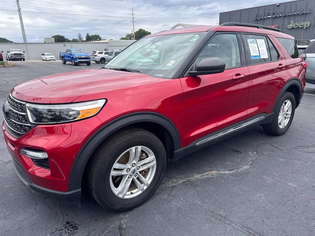 Used 2024 Ford Explorer XLT w/ Equipment Group 202A AWD/4WD image 4