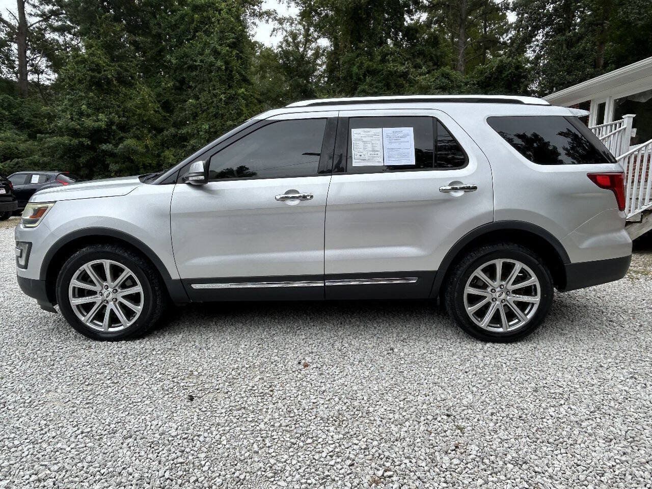 Used 2017 Ford Explorer Limited AWD/4WD image 2