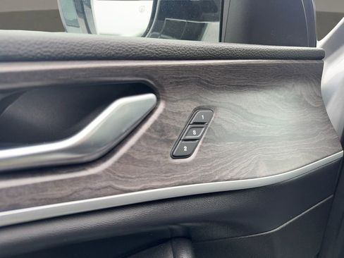 Used 2023 Jeep Grand Cherokee L Limited w/ Black Appearance Package image 10