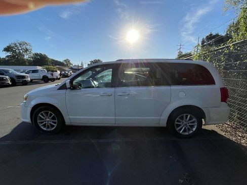 Used 2019 Dodge Grand Caravan SXT FWD image 4