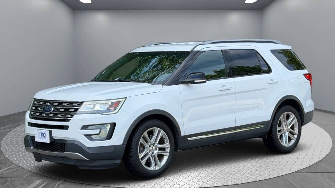 Used 2017 Ford Explorer XLT w/ Equipment Group 202A FWD image 3