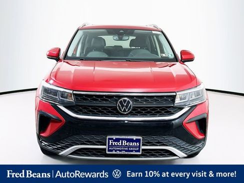 Used 2023 Volkswagen Taos SE w/ Panoramic Sunroof Package AWD/4WD image 2