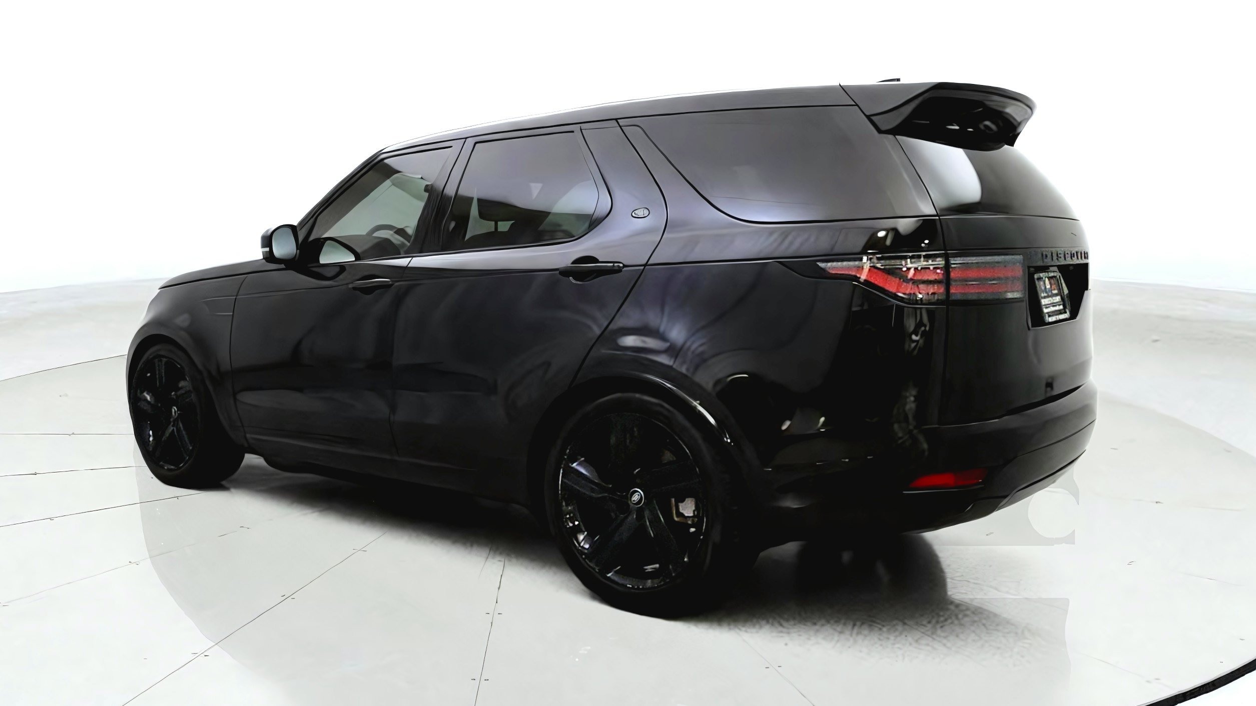 Used 2024 Land Rover Discovery Dynamic SE AWD/4WD image 5