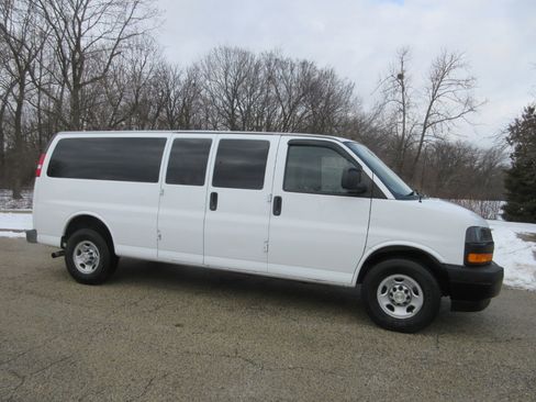 Used 2020 Chevrolet Express 2500 Extended image 5
