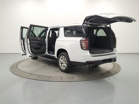 Used 2023 Chevrolet Suburban Premier image 13