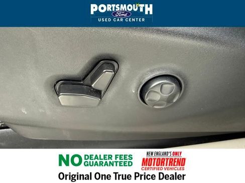 Used 2024 Chrysler Pacifica Touring-L image 22