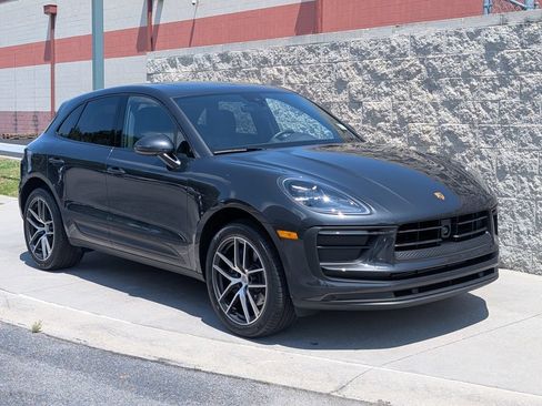 Certified 2026 Porsche Macan AWD/4WD image 9