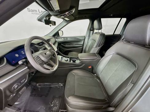 New 2025 Jeep Grand Cherokee Altitude image 20