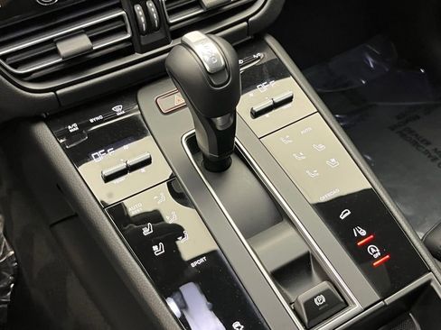 Used 2025 Porsche Macan image 15