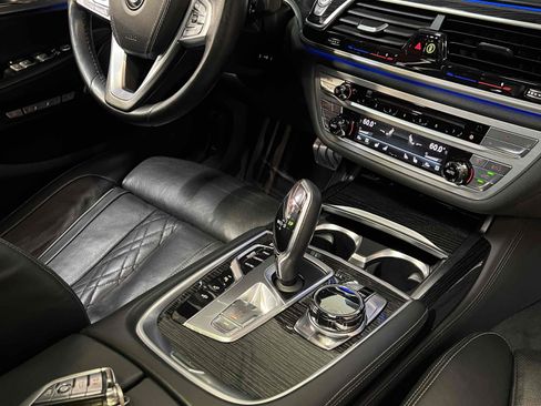 Used 2018 BMW 750i RWD image 44