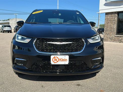 New 2026 Chrysler Pacifica Select image 2