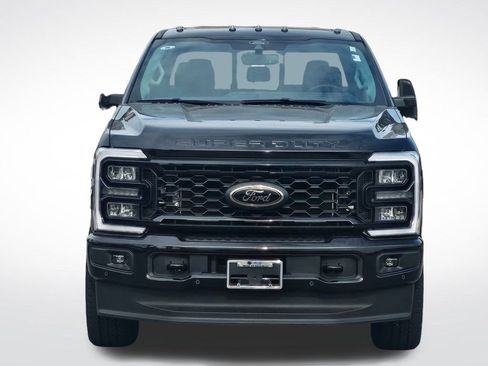 New 2026 Ford F250 Lariat w/ Black Appearance Package image 4