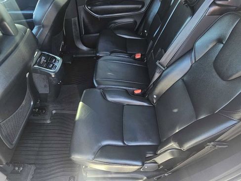 Used 2018 Volvo XC90 T5 Momentum w/ Convenience Package FWD image 18