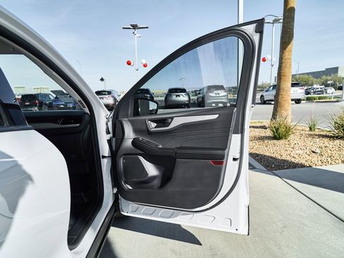 Used 2022 Ford Escape SE FWD image 11